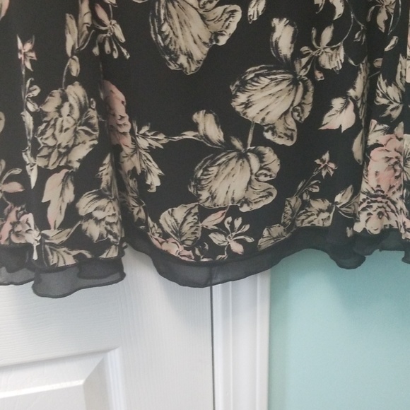 Sheer black floral top - Picture 2 of 2